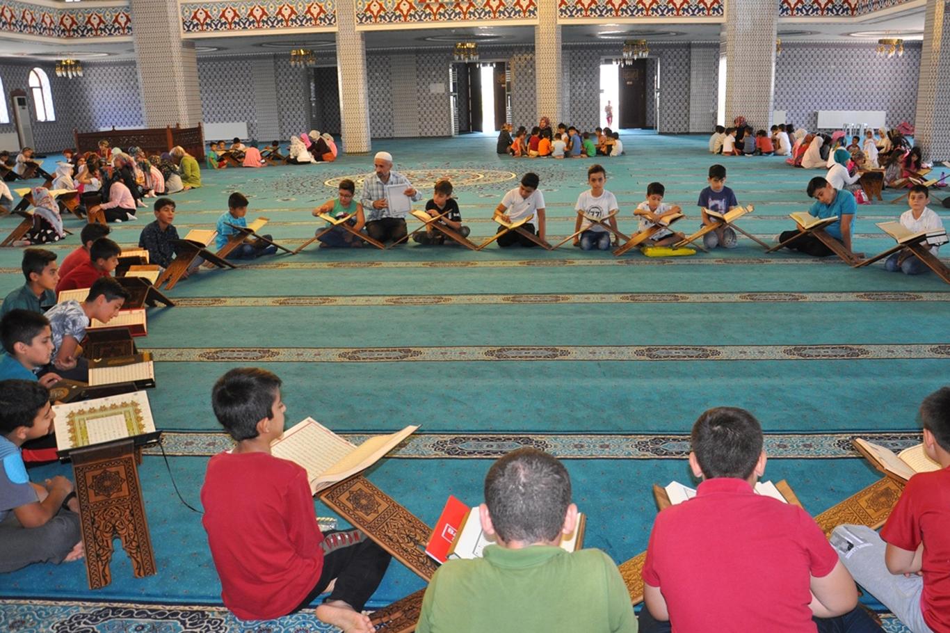 Müftü Erhan: Camiler 365 gün Kur’an eğitimi için açıktır